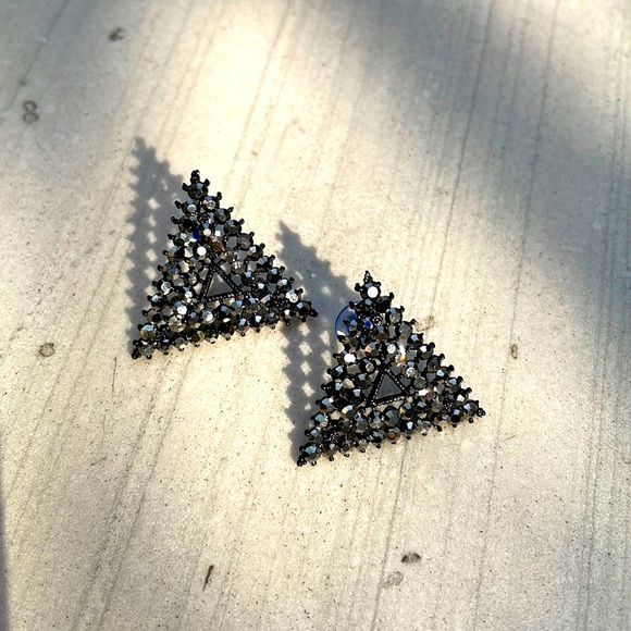 Triangle-shaped stud earrings | NWT - Picture 7 of 8